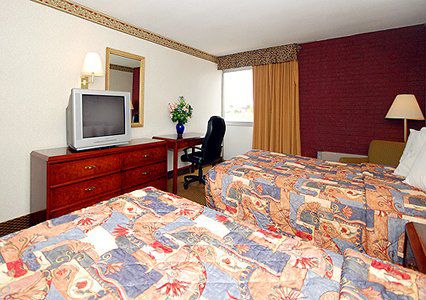 Econo Lodge Chicopee Room photo